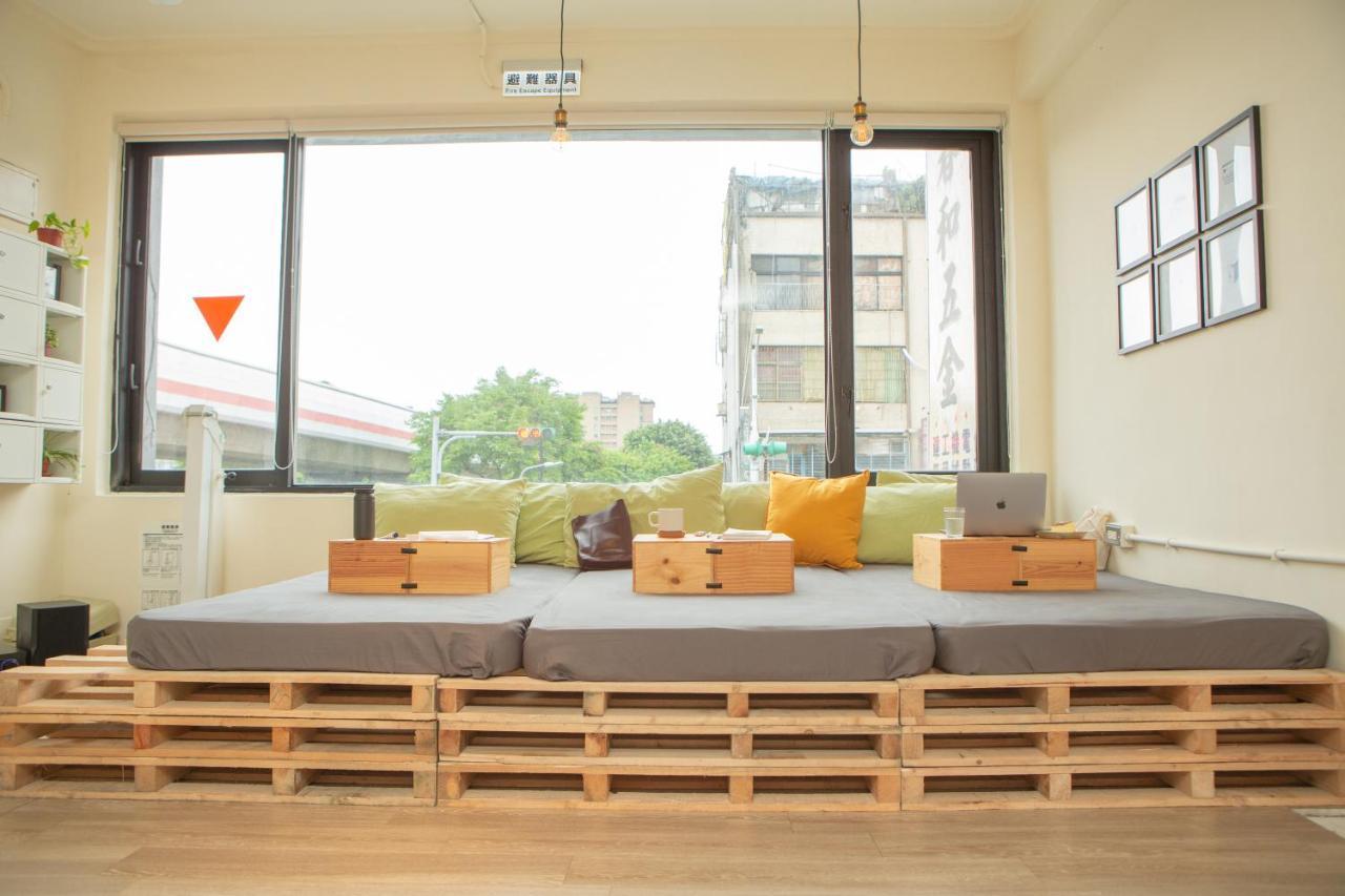 Corner Hostel & Cafe Тайпей Екстериор снимка